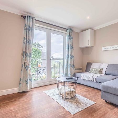 Modern Apartment Within Short Walk Of The Castle, High Street And Long Walk - Free Parking 윈저 외부 사진