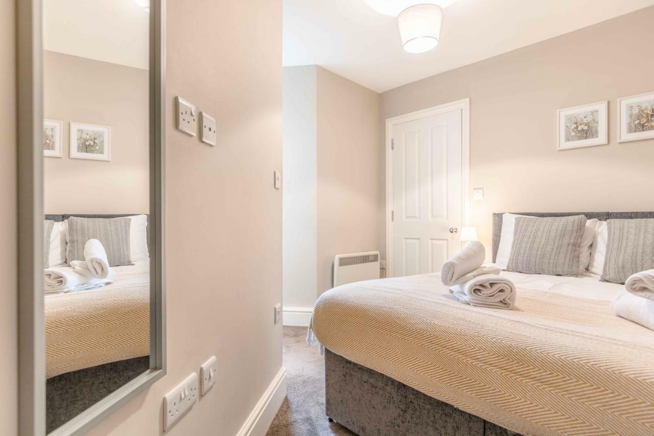 Modern Apartment Within Short Walk Of The Castle, High Street And Long Walk - Free Parking 윈저 외부 사진