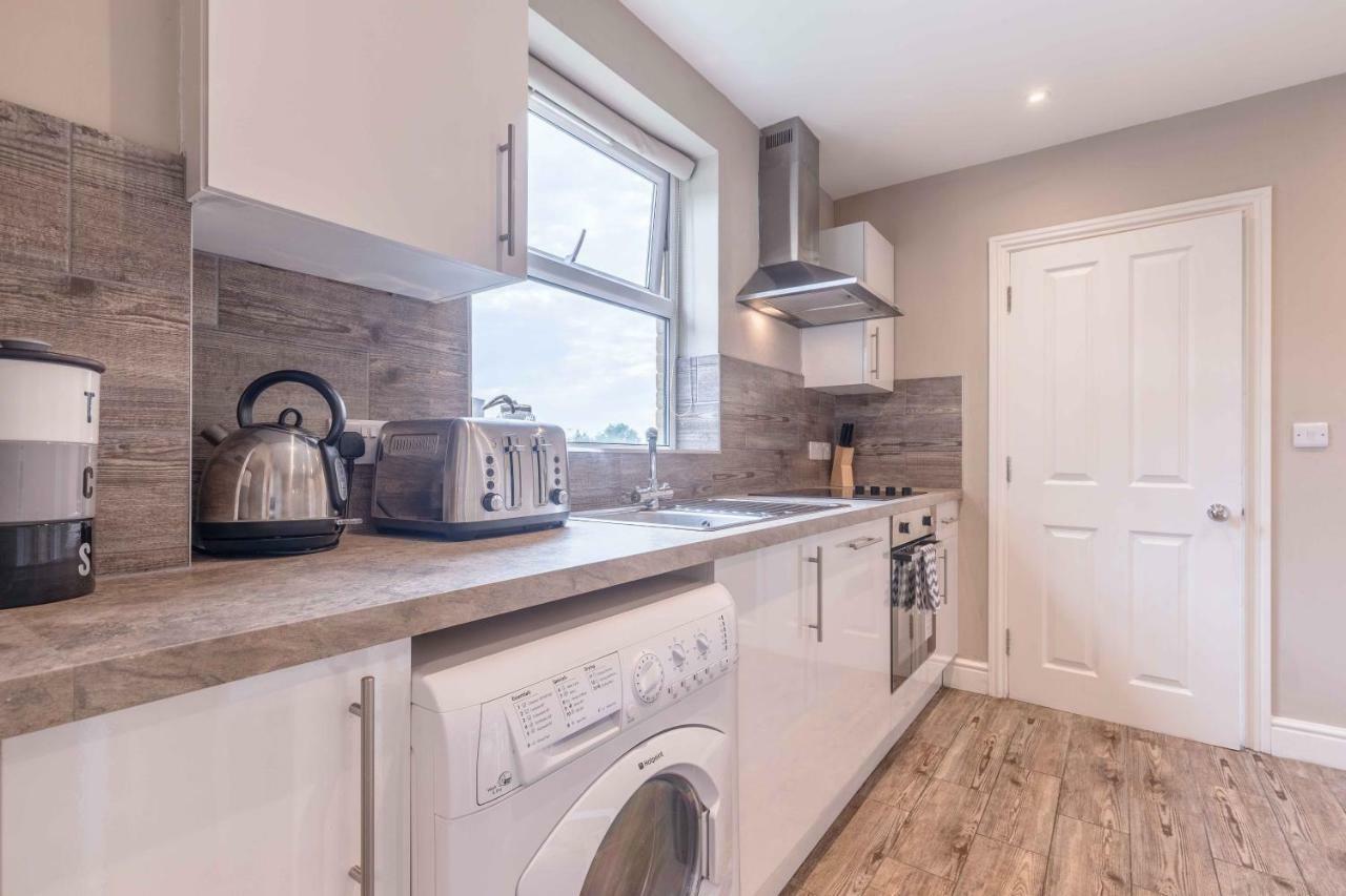 Modern Apartment Within Short Walk Of The Castle, High Street And Long Walk - Free Parking 윈저 외부 사진