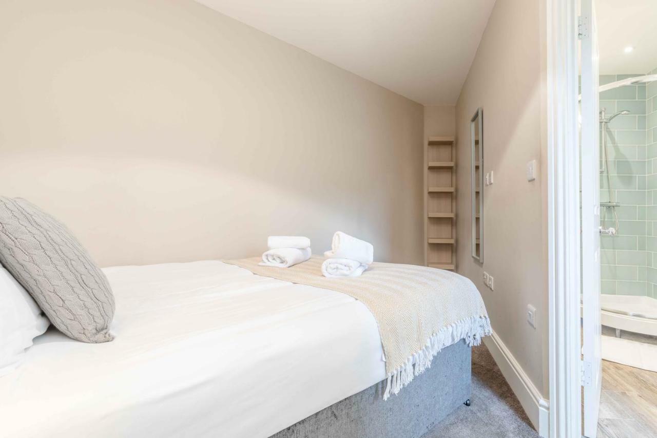 Modern Apartment Within Short Walk Of The Castle, High Street And Long Walk - Free Parking 윈저 외부 사진