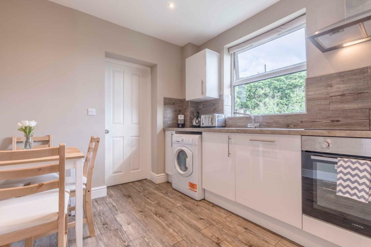 Modern Apartment Within Short Walk Of The Castle, High Street And Long Walk - Free Parking 윈저 외부 사진