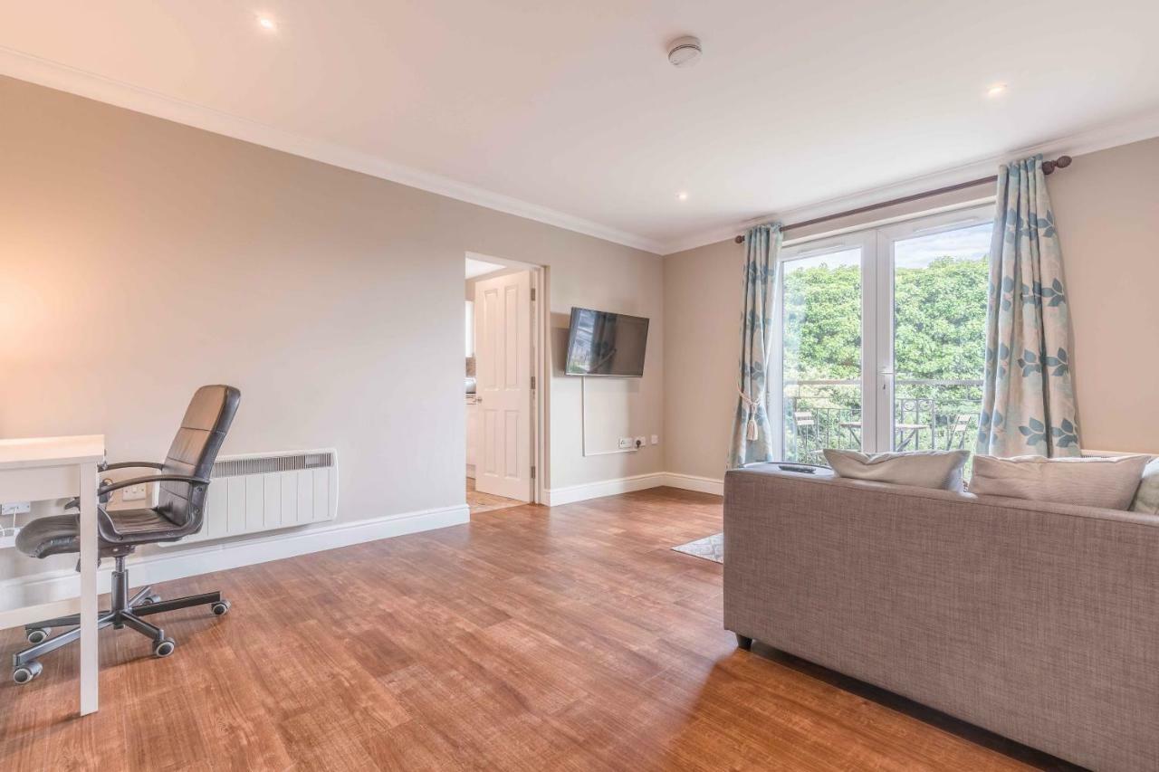 Modern Apartment Within Short Walk Of The Castle, High Street And Long Walk - Free Parking 윈저 외부 사진